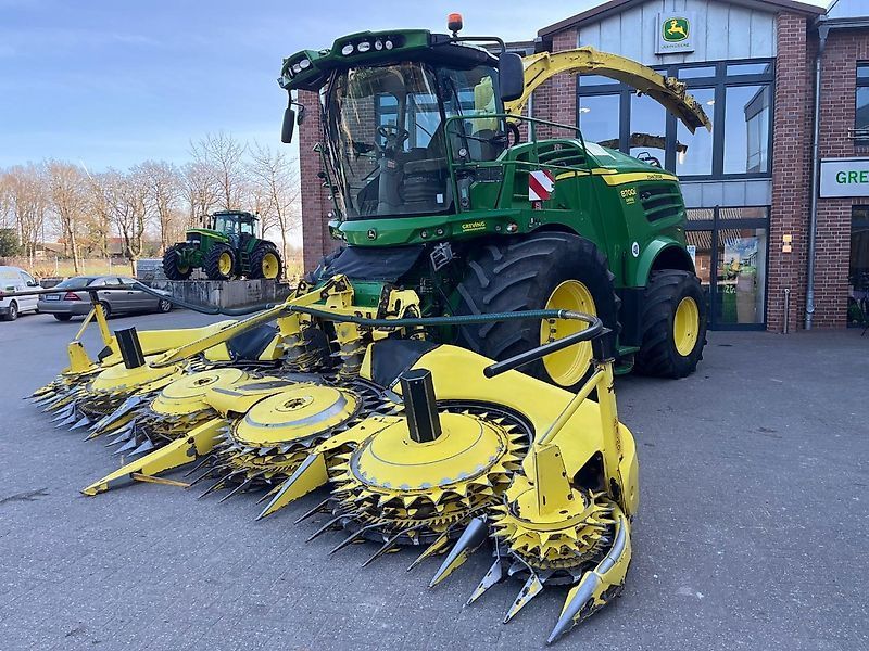 E-FARM: John Deere 8700 - Self propelled forage harvester - id EKZZEUQ - €189,500 - Year of construction: 2016 - Engine hours: 3,100,Germany