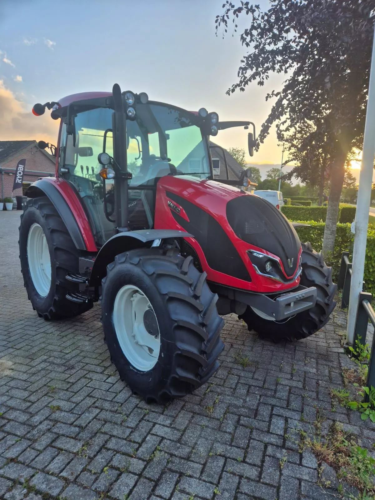 Valtra A 95 Traktor