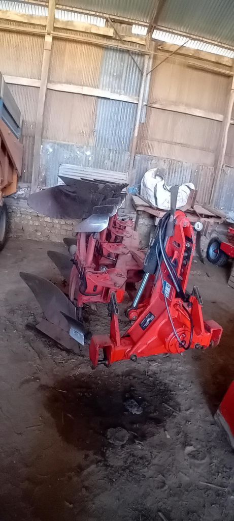 E-FARM: GREGOIRE BESSON ry 47 - Pług - id CVFB5NN - Rok produkcji: 1996 - Francja
