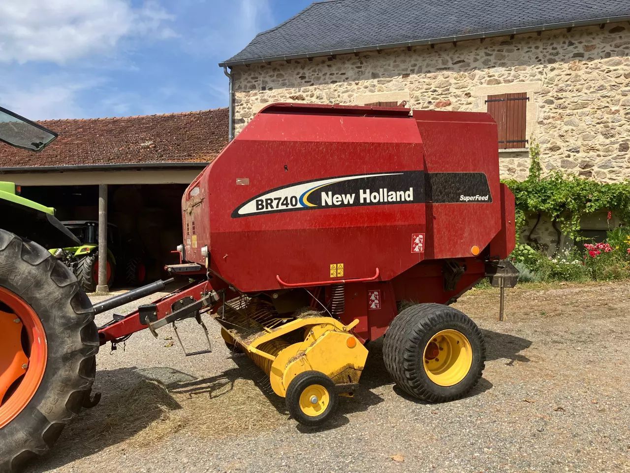 E-FARM: New Holland BR740 - Presse à balles - id XQRQJ9A - 12 000 € - Année: 2003 - France