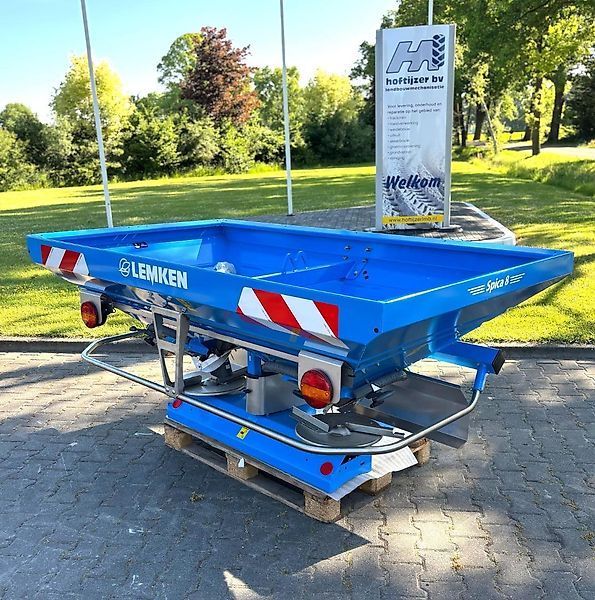 Lemken Spica 8 Fertiliser spreader