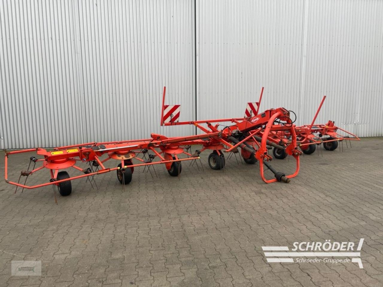 Kuhn GF 8702 rotaryhaymaker €5,985