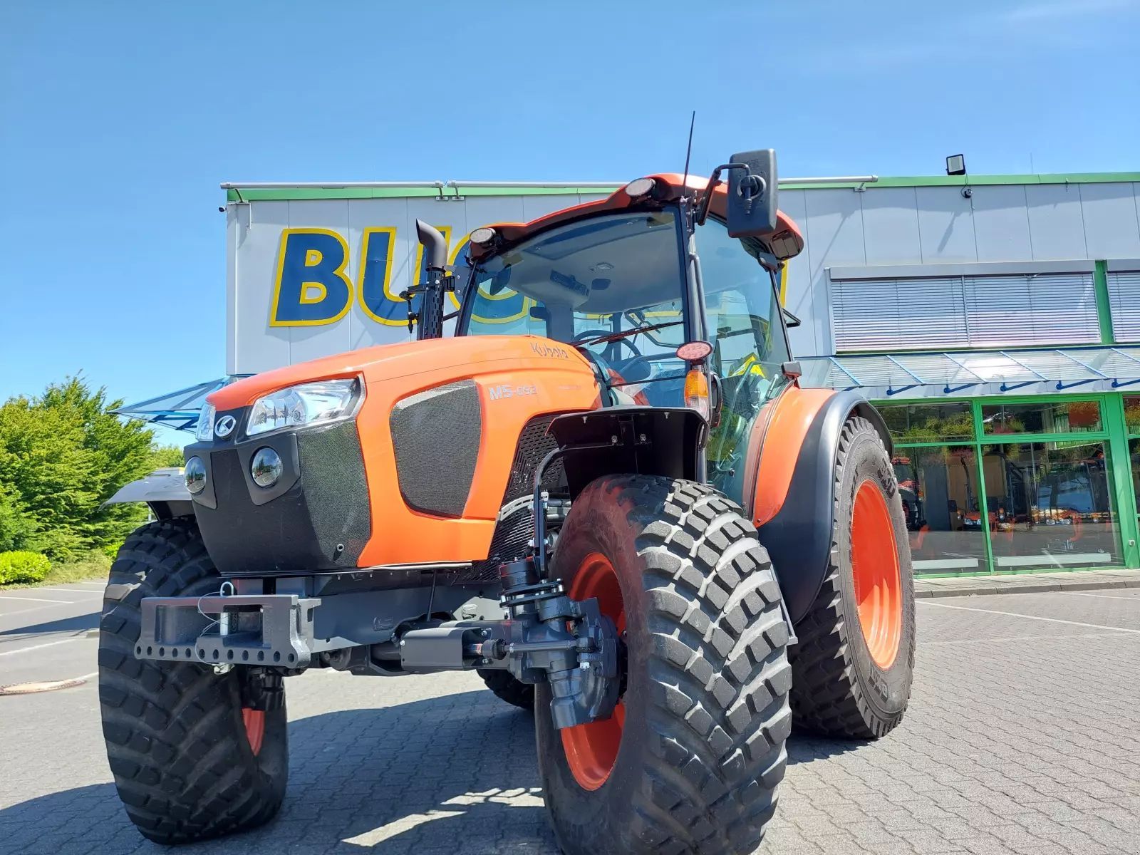 E-FARM: Kubota m5-092 cab - Tractor - id XXCWKUF - 53.700 € - Año: 2025 - Horas: 1,Potencia del motor: 95,Alemania