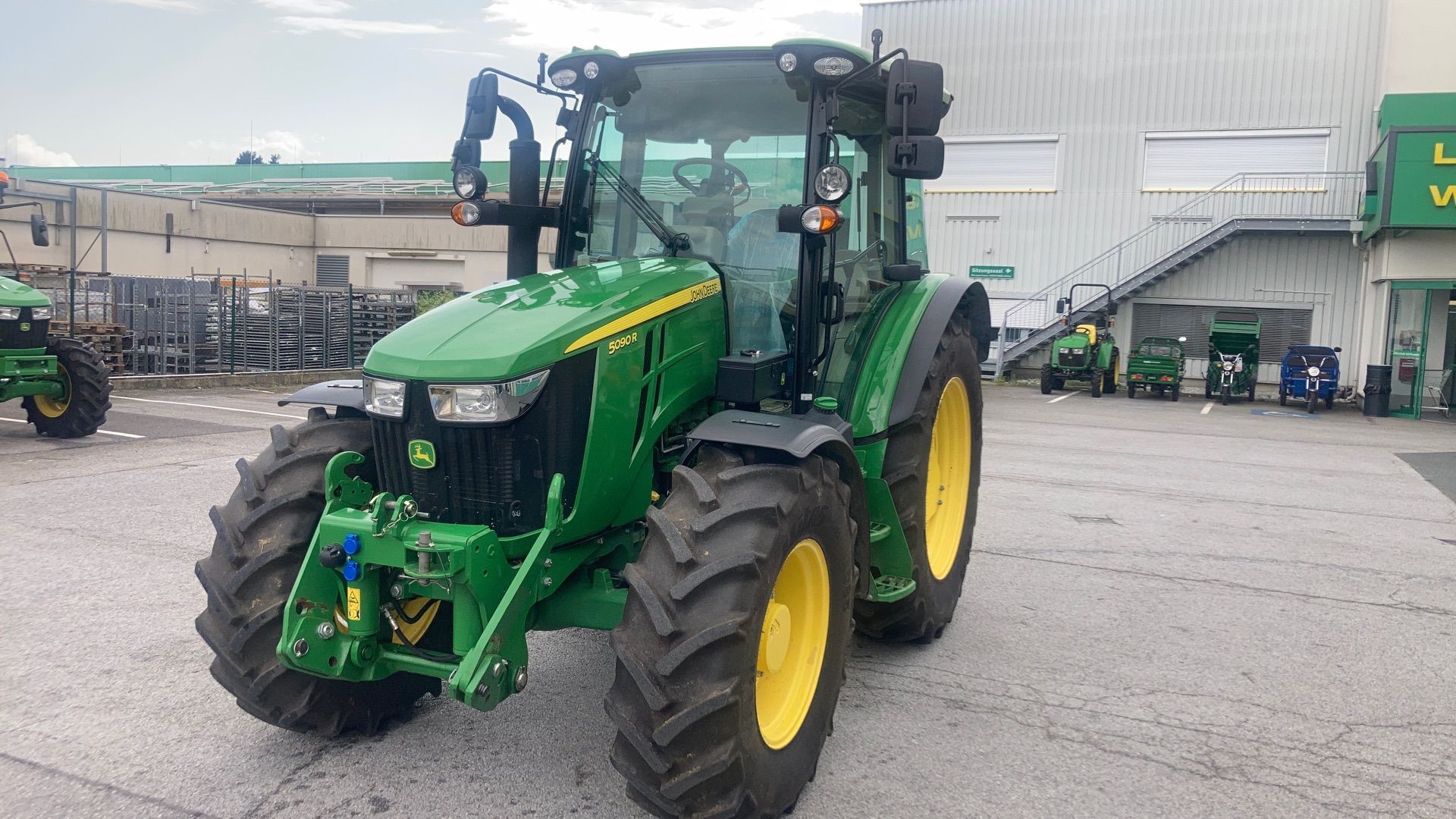 E-FARM: John Deere 5090 R - Traktor - id IPM6FJE - 61.858 € - Produktionsår: 2019 - Motortimer: 770,Motoreffekt (HP): 90,Østrig