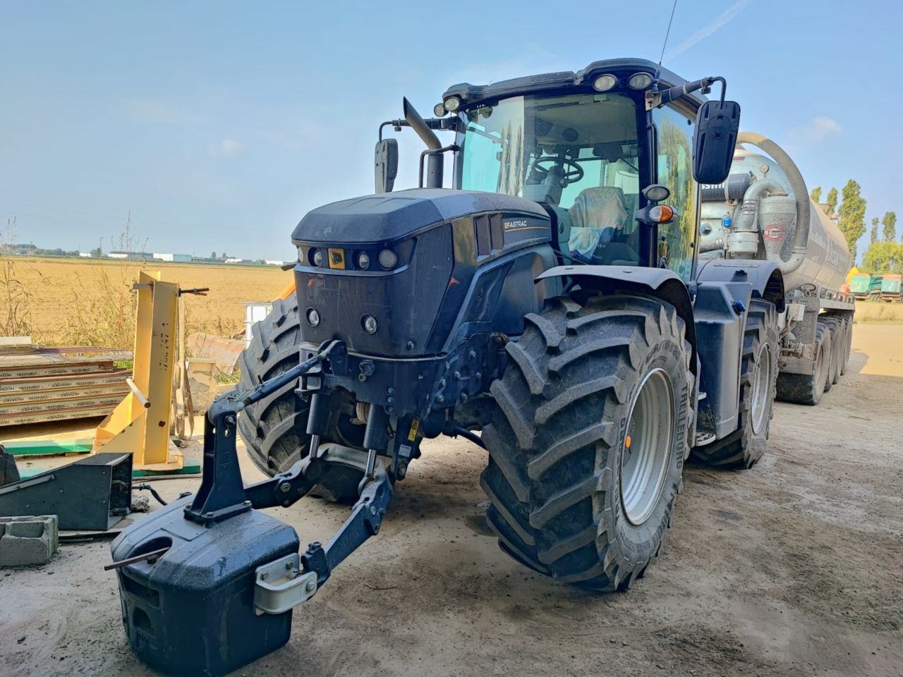 E-FARM: JCB Fastrac 4220 - Tractor - id VPKK1ML - €85,000 - Year of construction: 2018 - Engine hours: 7,000,Italy