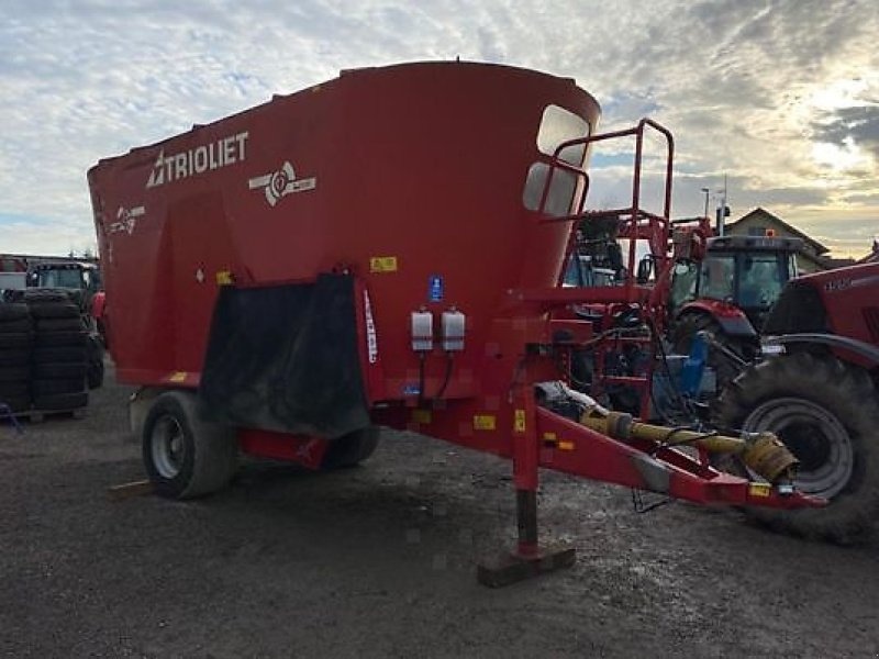 TRIOLIET Solomix 2-2000 feedingwagon 16 000 €