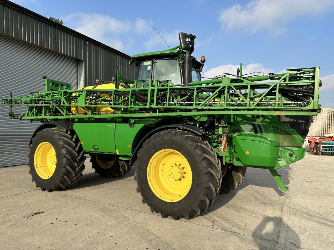 John Deere R4040i sprayers €100,023