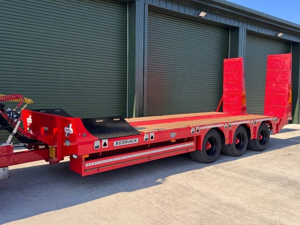 E-FARM: Redrock 33 tonne tri axle low loader - Trailer - id 2NECBBU - €27,440 - Year of construction: 2024 - United Kingdom