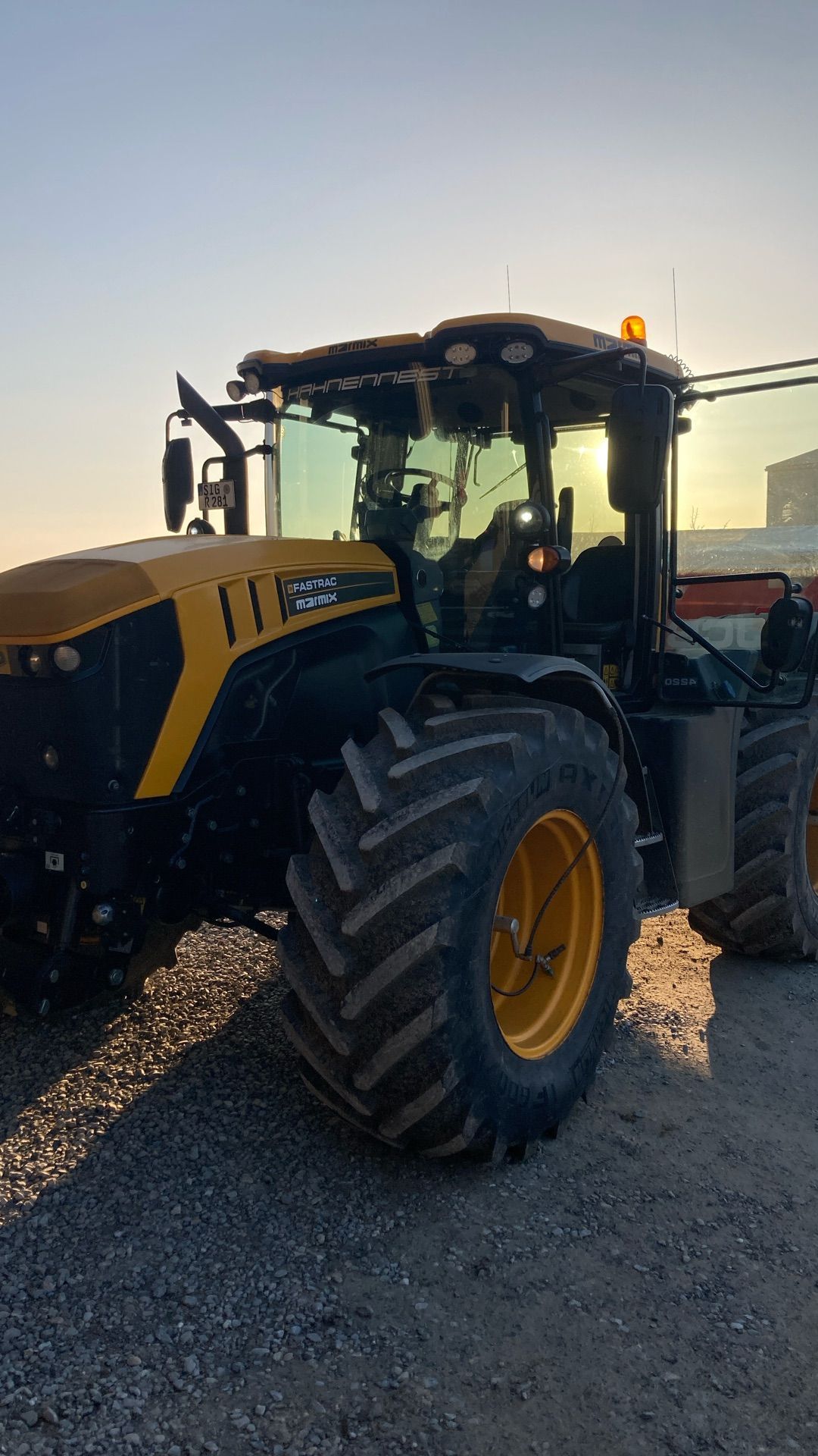 E-FARM: JCB Fastrac 4220 - Traktor - id Z9ARAEH - 89.000 € - Baujahr: 2017 - Abgelesene Motorstunden: 4.920,Motorleistung (PS): 220,Deutschland