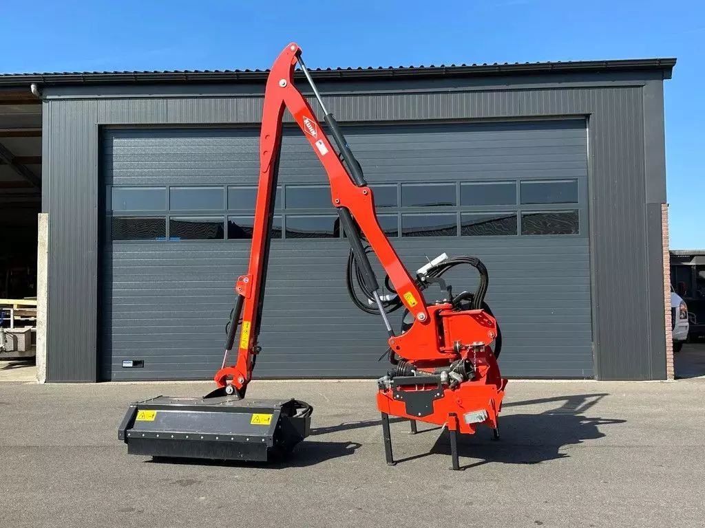 E-FARM: Kuhn he 6045 p armklepelmaaier - Faucheuse - id SI2KS1S - 23 500 € - Année: 2021 - Pays-Bas