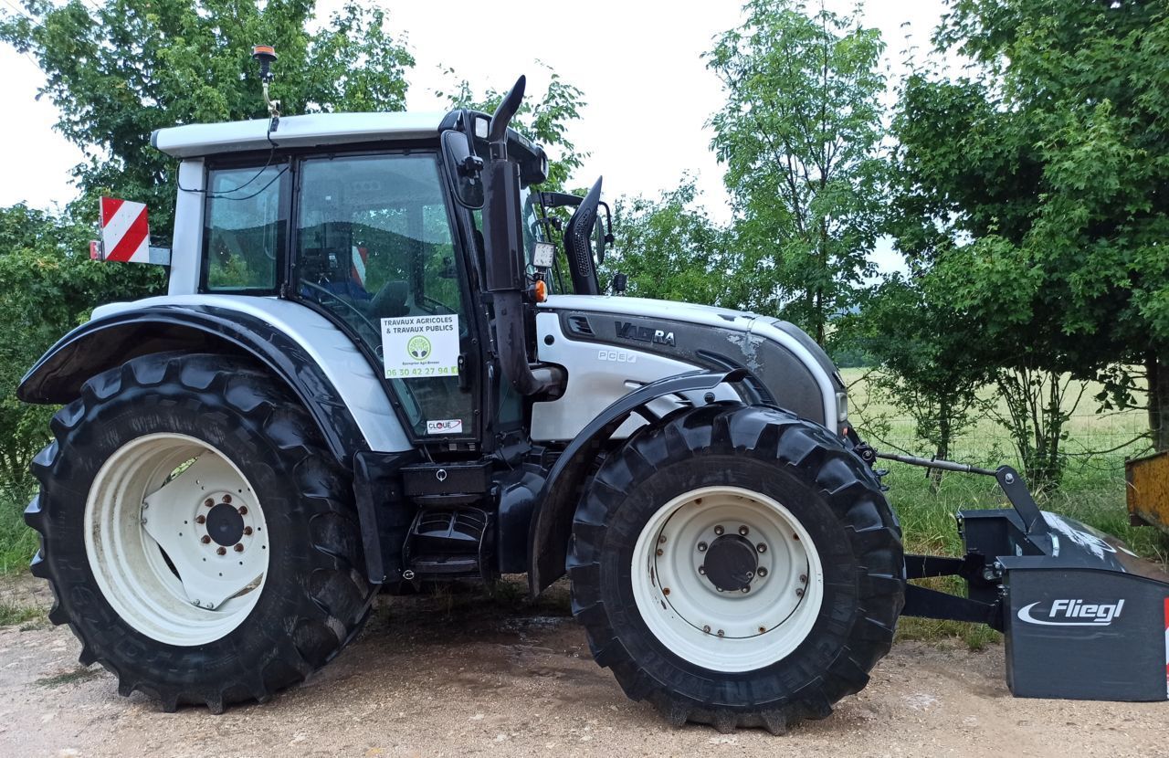 E-FARM: Valtra N142 Direct - Tracteur - id M8P8XQC - 46 000 € - Année: 2011 - Lecture du nombre d'heure: 5 357,Puissance du moteur (chevaux): 152,France