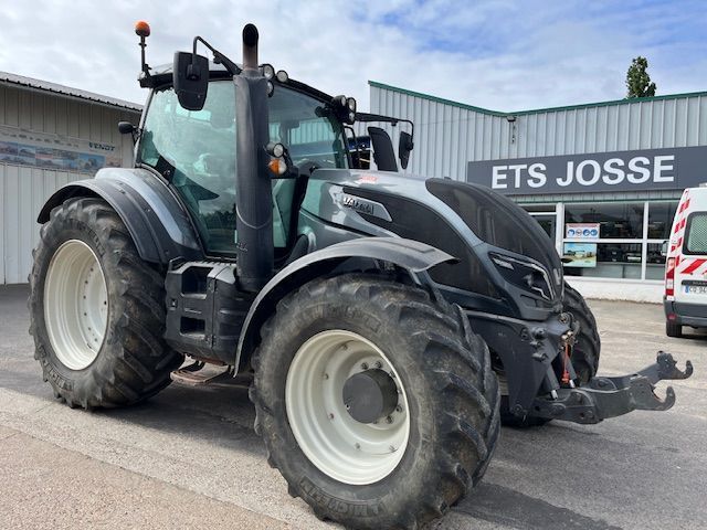 E-FARM: Valtra T214 Direct - Tractor - id F2WB4AD - €75,500 - Year of construction: 2019 - Engine hours: 3,180,Engine power (HP): 215,France