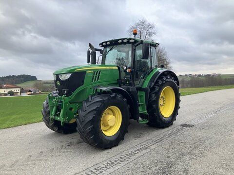 John Deere 6215 R Tractor €79,584