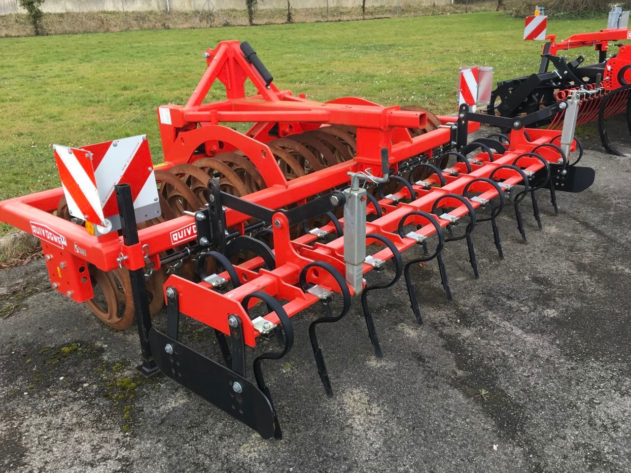 E-FARM: Quivogne rta 300 - Prések és hengerek - id CUA9LYK - 8500 EUR - Gyártási év: 2022 - Franciaország