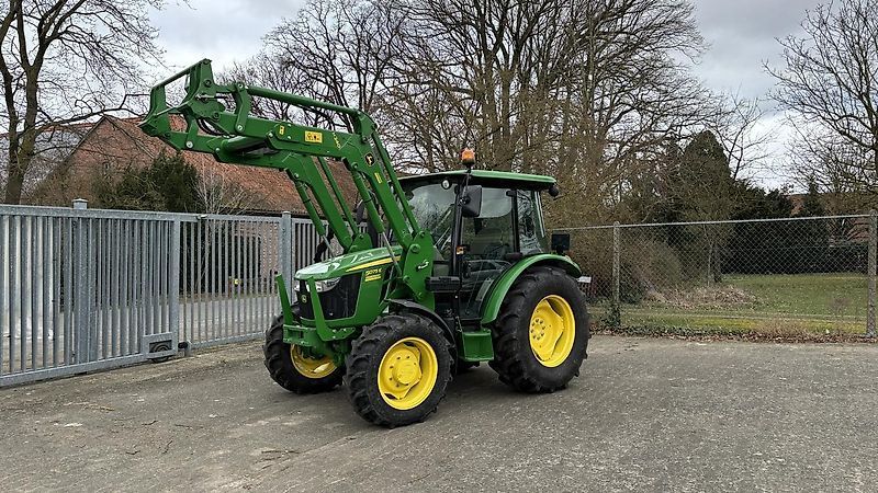 E-FARM: John Deere 5075 E - Traktor - id VJR17AJ - 52.800 € - Baujahr: 2022 - Abgelesene Motorstunden: 210,Motorleistung (PS): 75,Deutschland
