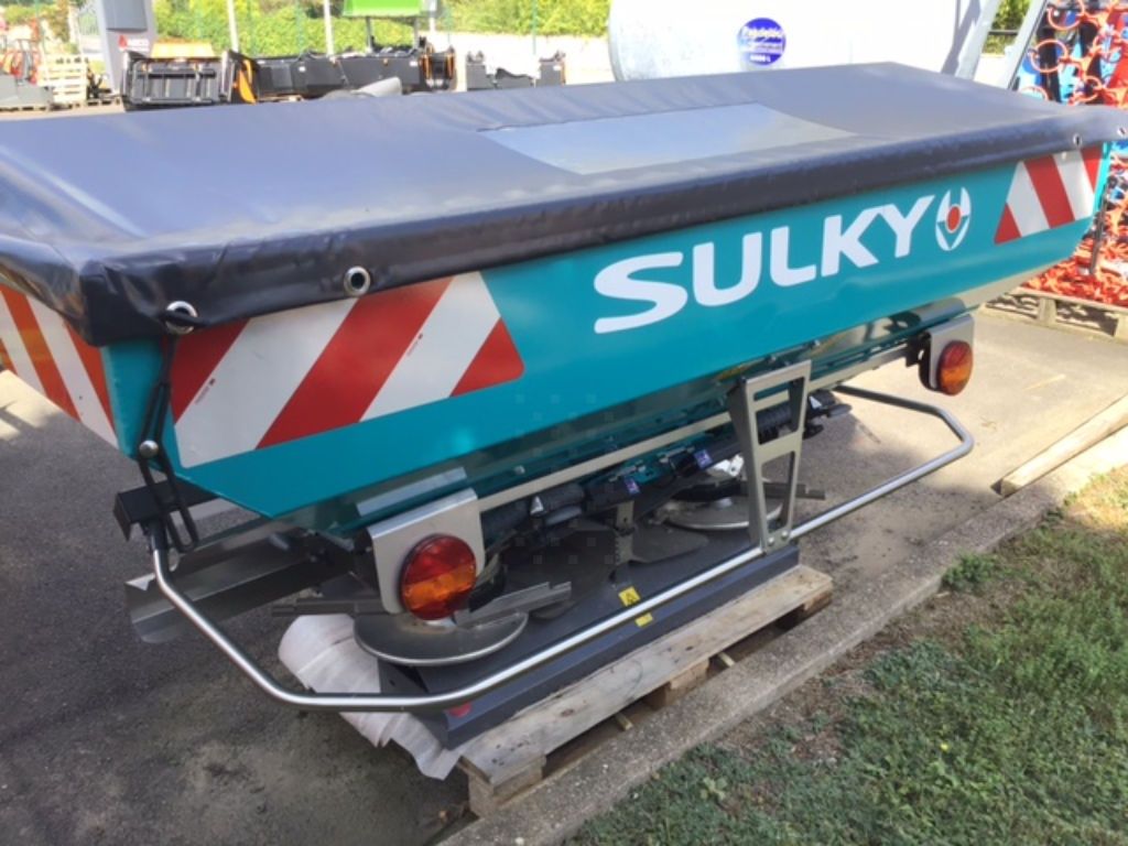 E-FARM: Sulky-Burel dx30+ - Epandeur d'engrais - id 8B1KC4X - 15 000 € - Année: 2022 - France