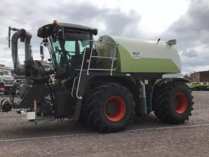 E-FARM: Claas Xerion 3800 SADDLE TRAC - Tracteur - id TAKIZXN - 95 000 € - Année: 2012 - Lecture du nombre d'heure: 7 690,Puissance du moteur (chevaux): 379,Allemagne