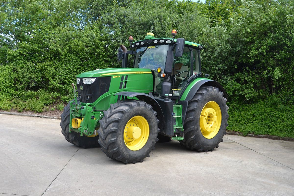 E-FARM: John Deere 6250 R - Tractor - id TDGNNFX - €149,000 - Year of construction: 2021 - Engine hours: 3,720,Engine power (HP): 239,Belgium