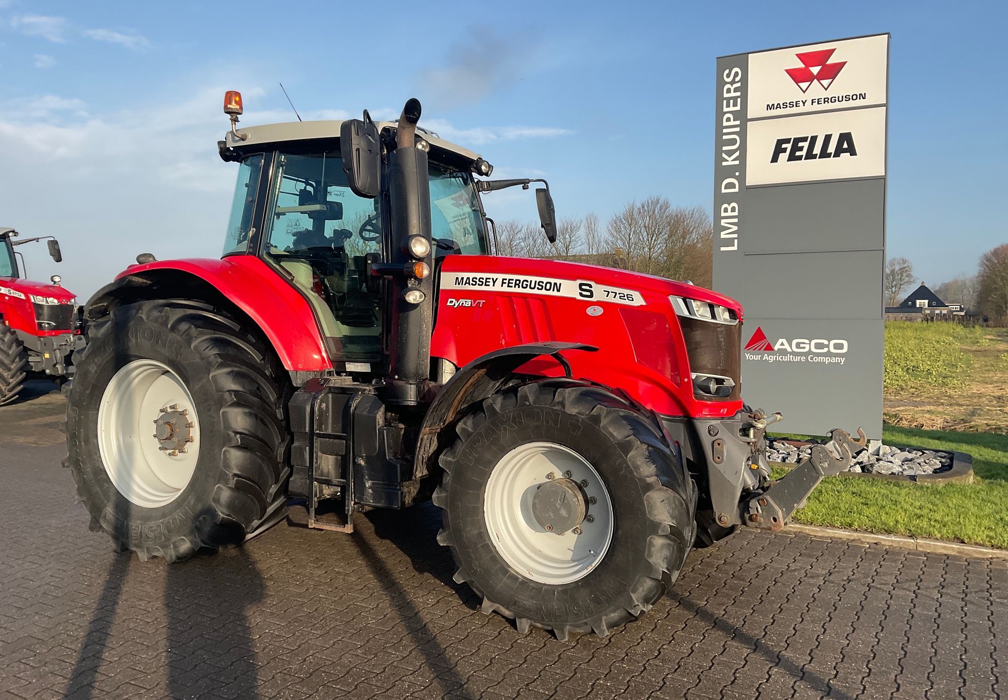 Massey Ferguson 7726 S Tractor €102,500