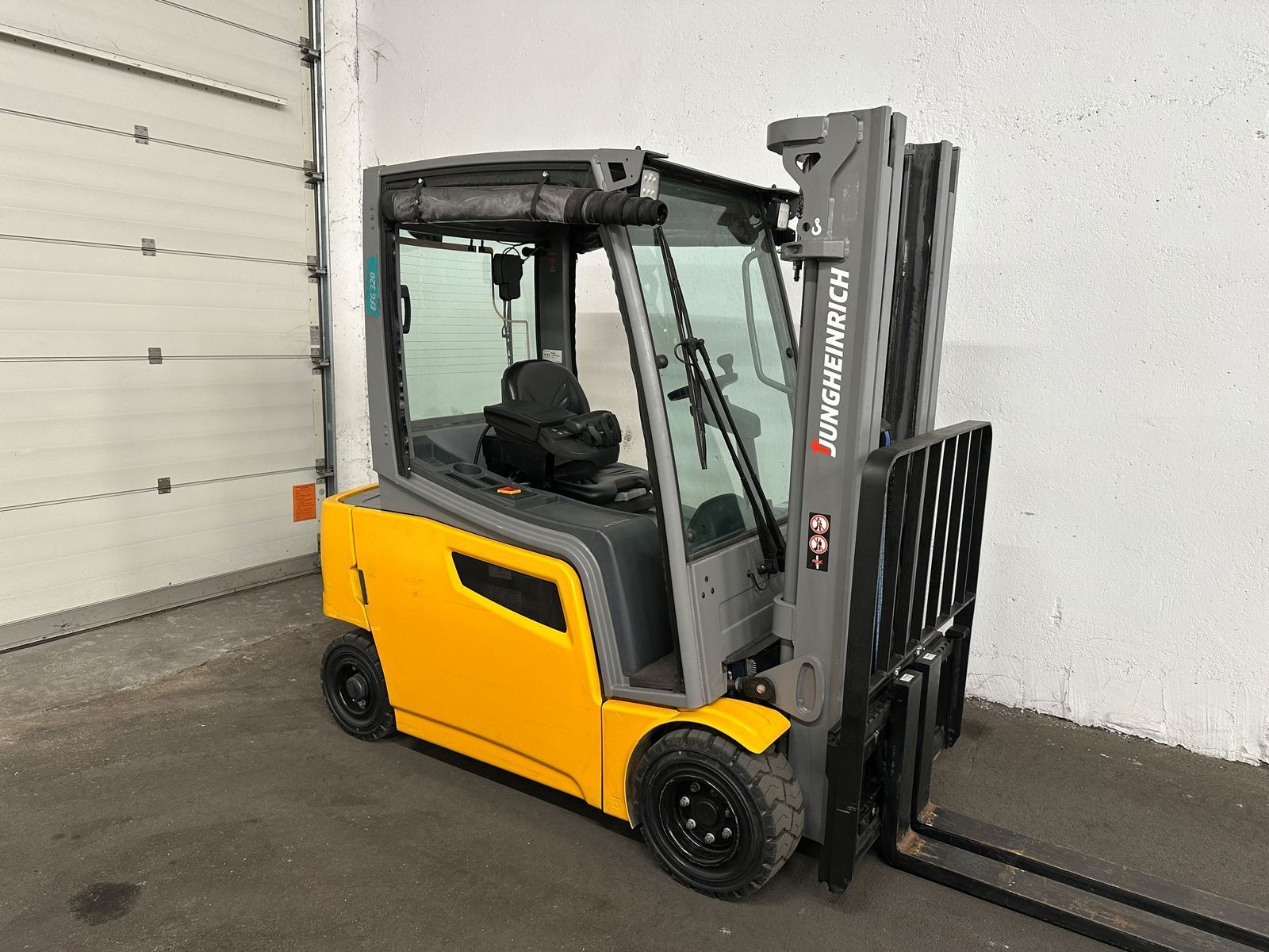 JUNGHEINRICH efg 320 - triplex 4,4 m - ss - batterie neu !!!! Carrello elevatore 15.950 €
