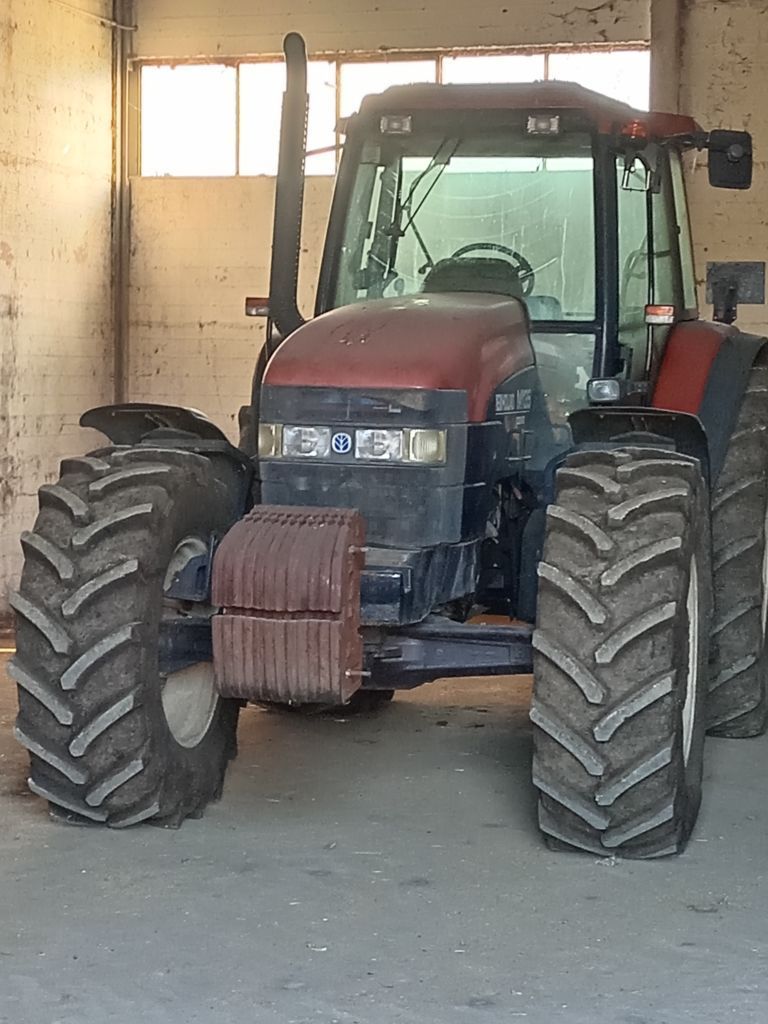 New Holland M 135 Trattore