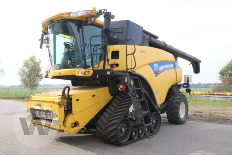 New Holland CR 9090 SCR Combine harvester €130,000