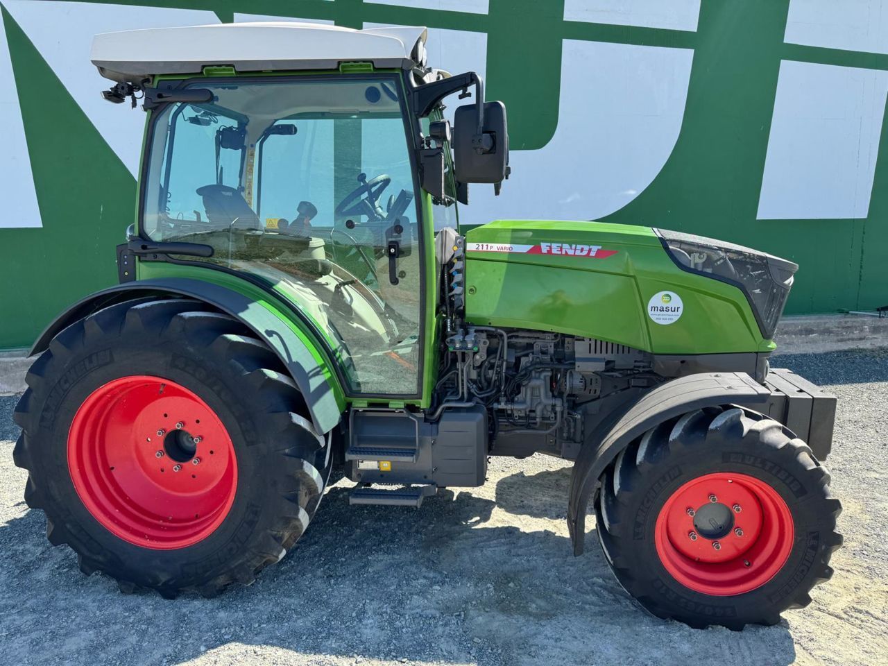 E-FARM: Fendt 211 Vario - Tractor - id N1MNPCP - 85.000 EUR - Anul: 2024 - Citeste ore: 1.015,Spania