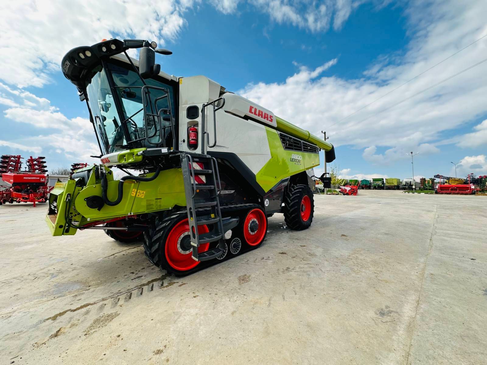 E-FARM: Claas LEXION 8800 TT E5 - Mähdrescher - id M4ZJCJQ - 430.000 € - Baujahr: 2020 - Abgelesene Motorstunden: 1.060,Motorleistung (PS): 653,Bulgarien