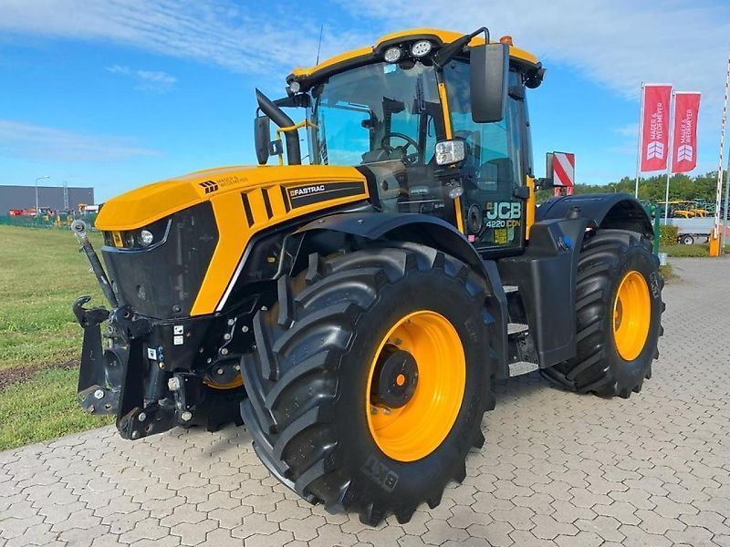 E-FARM: JCB 4220 icon - Traktor - id LJSHJ6M - 169.500 € - Baujahr: 2023 - Abgelesene Motorstunden: 906,Motorleistung (PS): 218,Deutschland