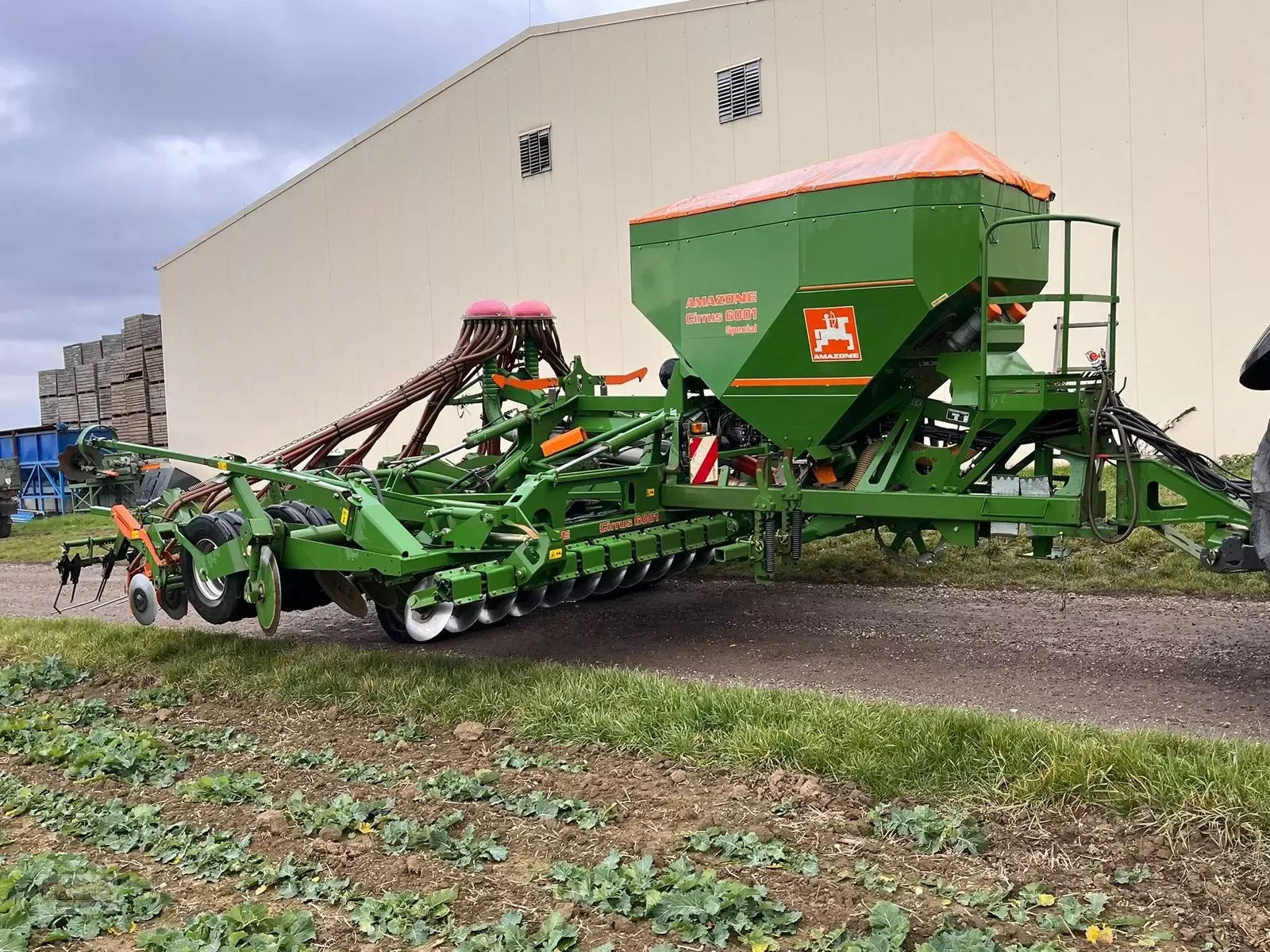 E-FARM: Amazone cirrus 6001 special - Drillmaschine - id JTVSALW - 24.917 € - Baujahr: 2010 - Abgelesene Motorstunden: 185,Österreich