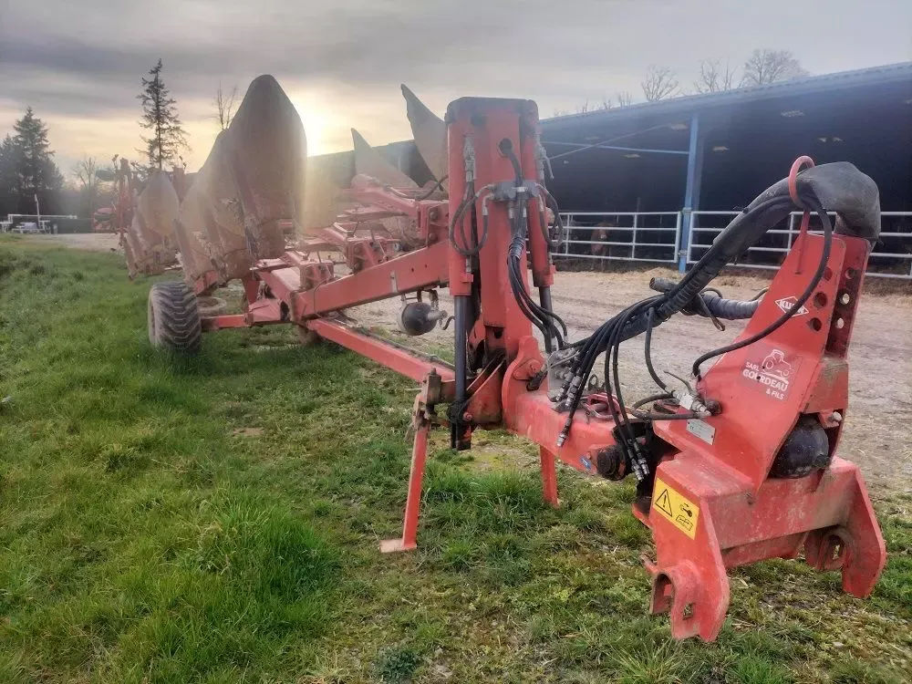 E-FARM: Kuhn manager mgf6h33 - Pflug - id QDYKZNZ - 10.800 € - Baujahr: 2007 - Frankreich