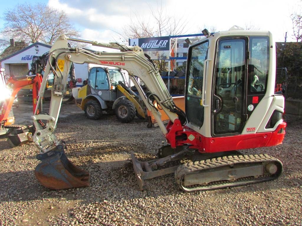 Takeuchi TB 225 Mini-pelle 30 500 €