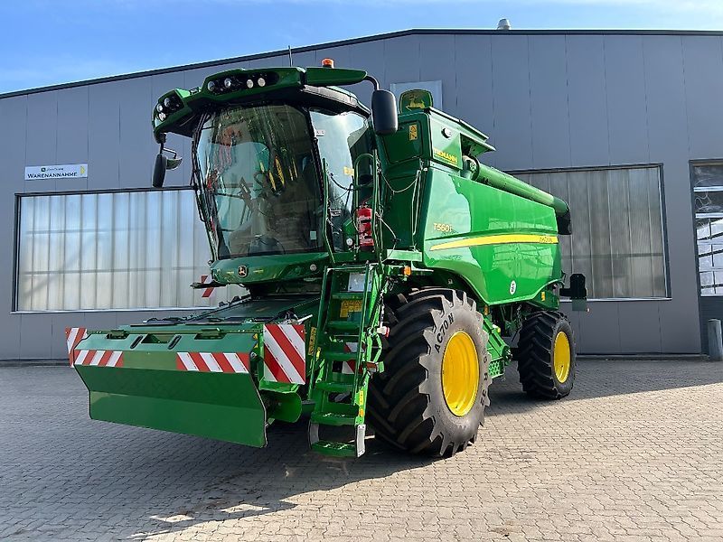 John Deere T 560 Combine harvester