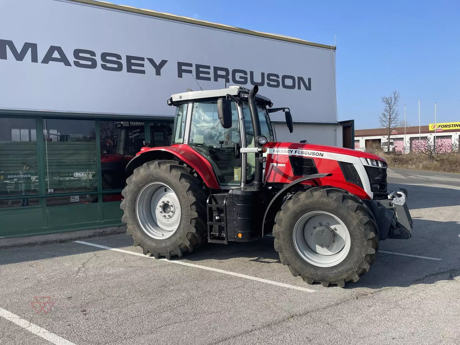 E-FARM: Massey Ferguson 7S.180 - Tractor - id HR8FLZK - €159,000 - Year of construction: 2023 - Engine hours: 700,Engine power (HP): 201,Austria