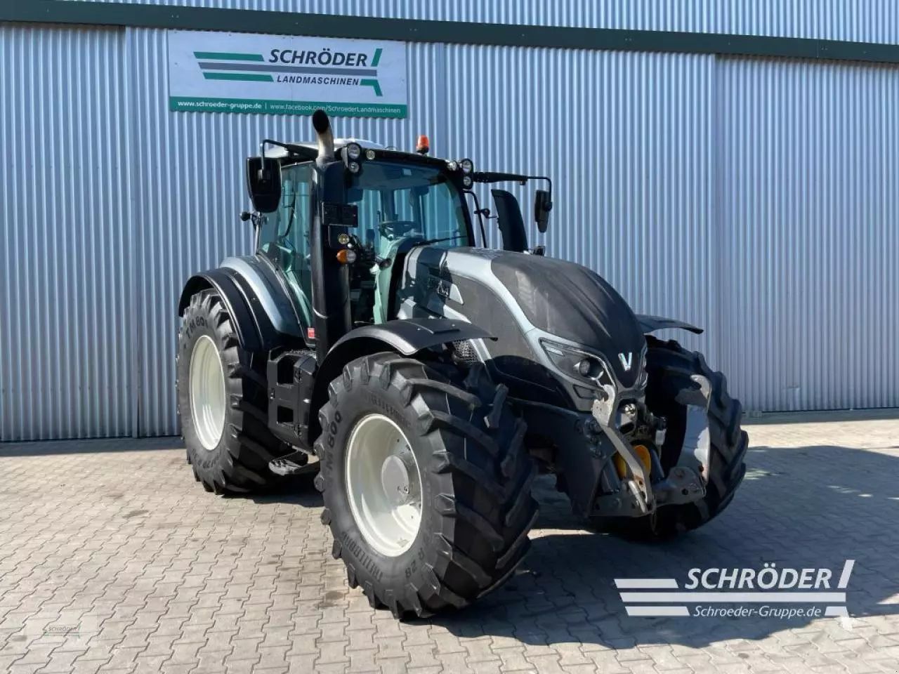 Valtra T 214 D SmartTouch Tractor 67.885 EUR