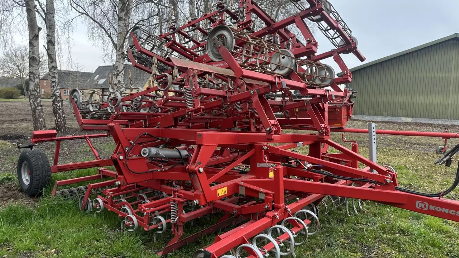 KONGSKILDE 7 meter germinator med croskill tromle bagerst. velegnet til roer, spinat og andre speciel afgrøder. Combiné de semis 14 719 €