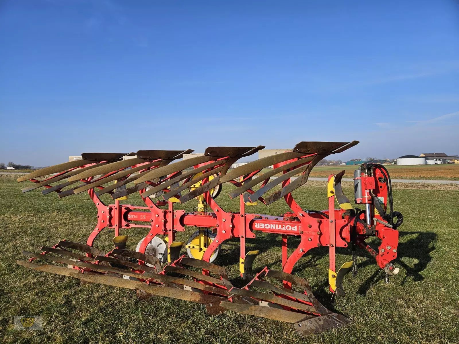 E-FARM: pöttinger servo 35 plus - Plov - id XHU1TD2 - 9.200 € - Produktionsår: 2006 - Tyskland