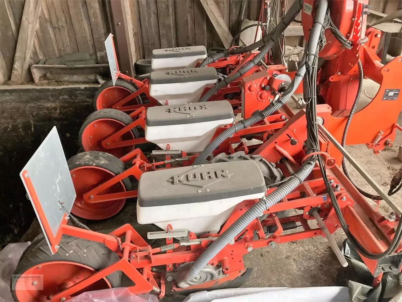 E-FARM: Kuhn Planter 3 M - Burghiu de precizie - id KIYNRHZ - 7.798 EUR - Anul: 2011 - Germania