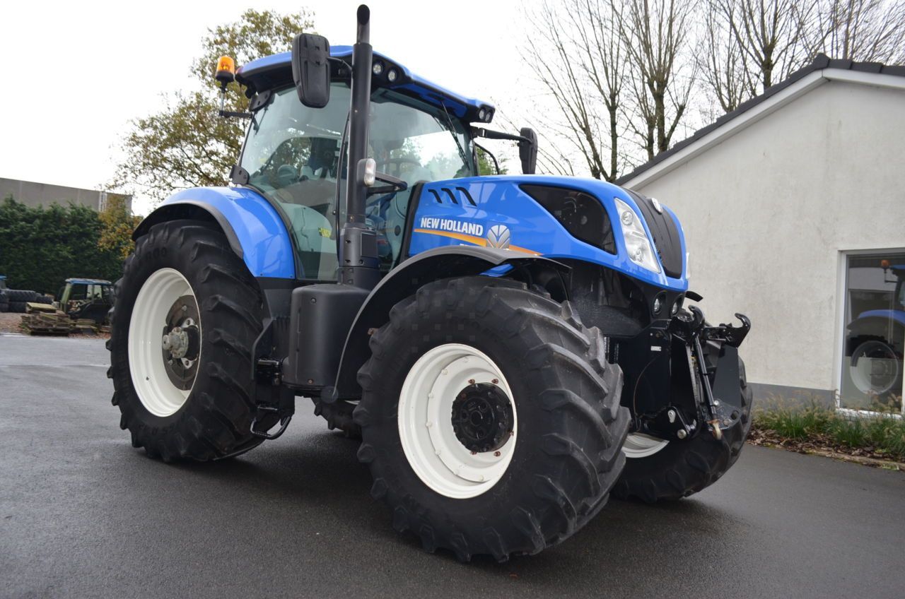 E-FARM: New Holland T7.260 - Tractor - id P3YBFIM - €82,500 - Year of construction: 2017 - Engine hours: 3,122,Engine power (HP): 260,Belgium