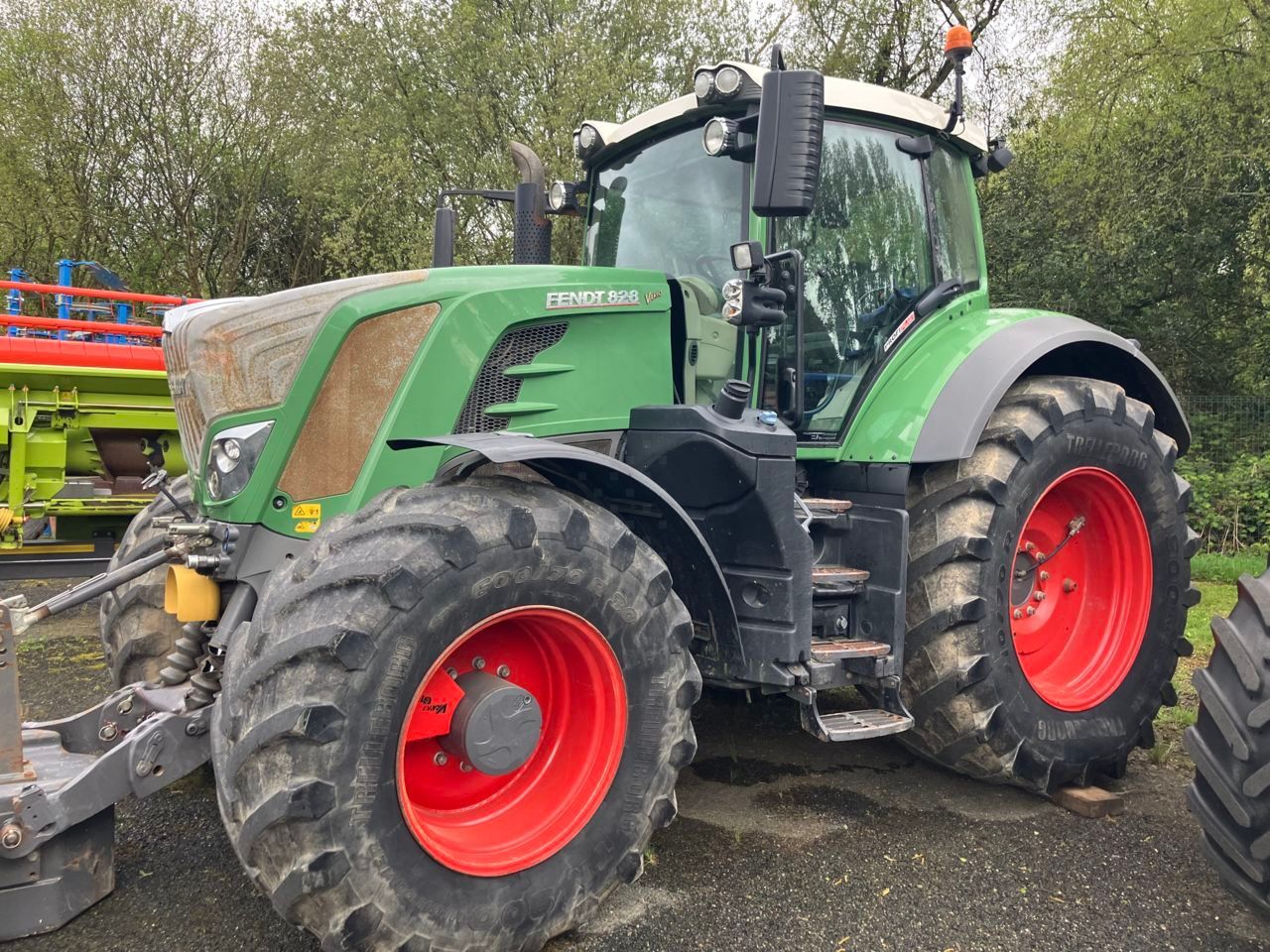 E-FARM: Fendt 828 Vario - Tractor - id CWWYSSM - 108.000 € - Año: 2016 - Horas: 4550,Potencia del motor: 280,Francia