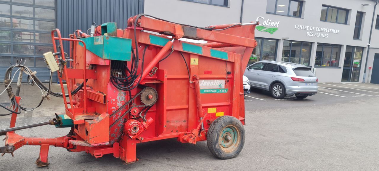 E-FARM: Jeantil dp 3800 re - Fütterungstechnik Sonstige - id RUFDFLJ - Baujahr: 2000 - Frankreich