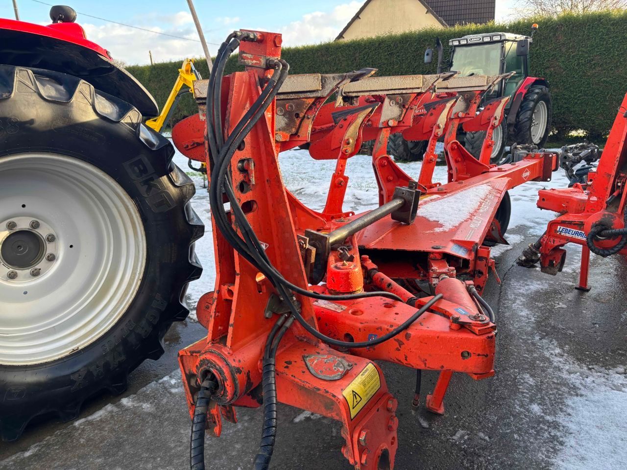 Kuhn multimaster 123 + frontale multimaster 151 av Charrue 19 500 €