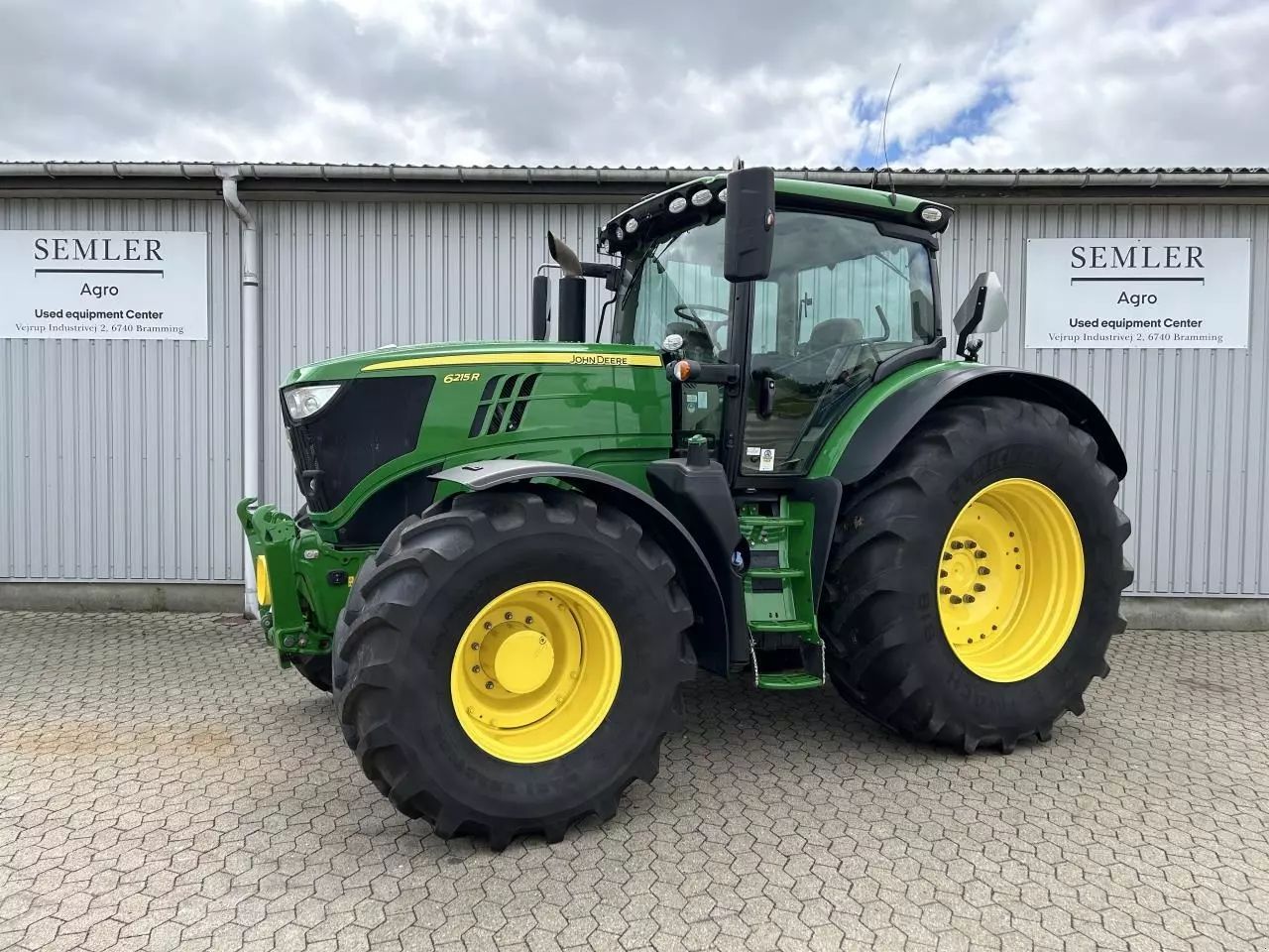 John Deere 6215 R Traktor 99 714 €