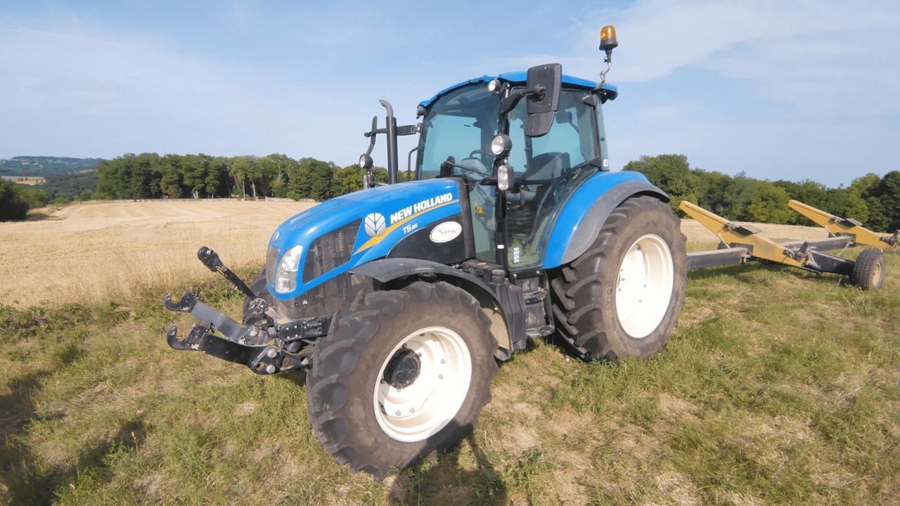 E-FARM: New Holland T5.85 - Tractor - id UKYJKDA - €48,000 - Year of construction: 2021 - Engine hours: 900,Engine power (HP): 85,France