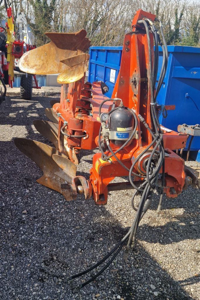 E-FARM: Kuhn varimaster 151 nsh - Pflug - id FENUQWP - 7.800 € - Baujahr: 2003 - Frankreich