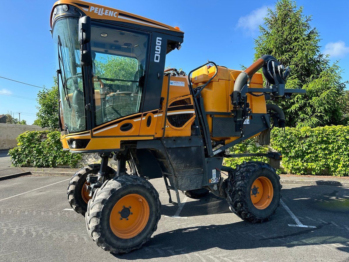 E-FARM: Pellenc porteur multifonction optimum 690 - Grape harvester - id 2WA8YQQ - €55,000 - Year of construction: 2016 - France