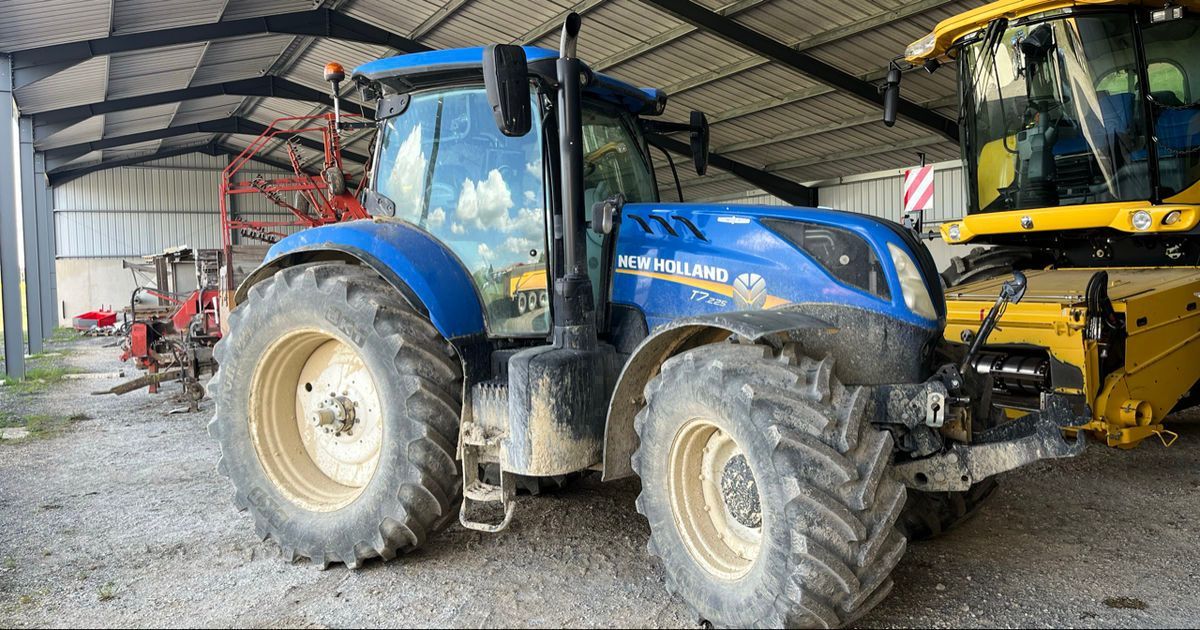 E-FARM: New Holland T7.225 - Tractor - id RFGA6EQ - 75.000 € - Año: 2017 - Horas: 5700,Potencia del motor: 185,Francia