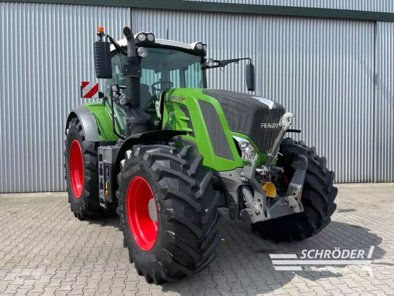 E-FARM: Fendt 824 Vario ProfiPlus - Tractor - id FHYPKKT - €134,885 - Year of construction: 2021 - Engine hours: 3,685,Engine power (HP): 246,Germany