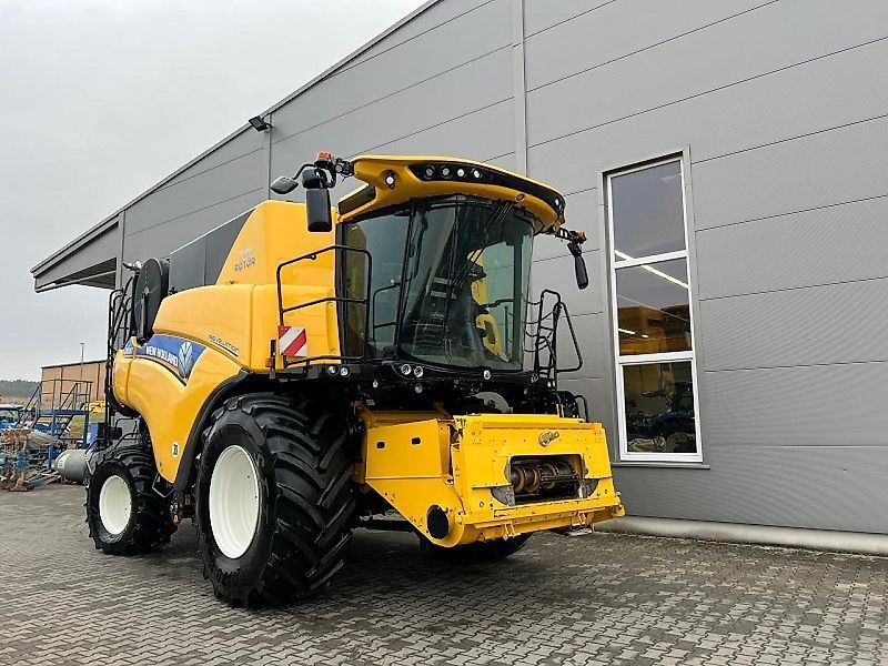 E-FARM: New Holland cr 8.80 - Cosechadora - id BJ6GJIV - Año: 2022 - Horas: 840,Potencia del motor: 517,Alemania
