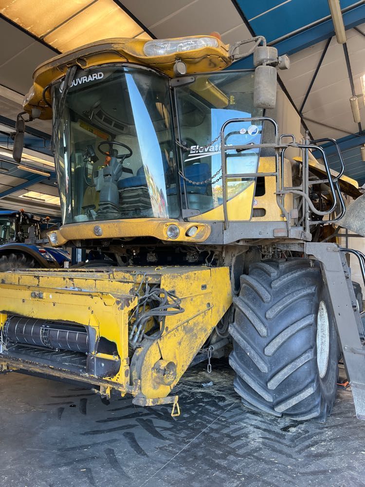 E-FARM: New Holland CR 9080 Elevation - Combină de recoltat - id VGM6LPZ - 70.000 EUR - Anul: 2009 - Citeste ore: 5.000,Franța